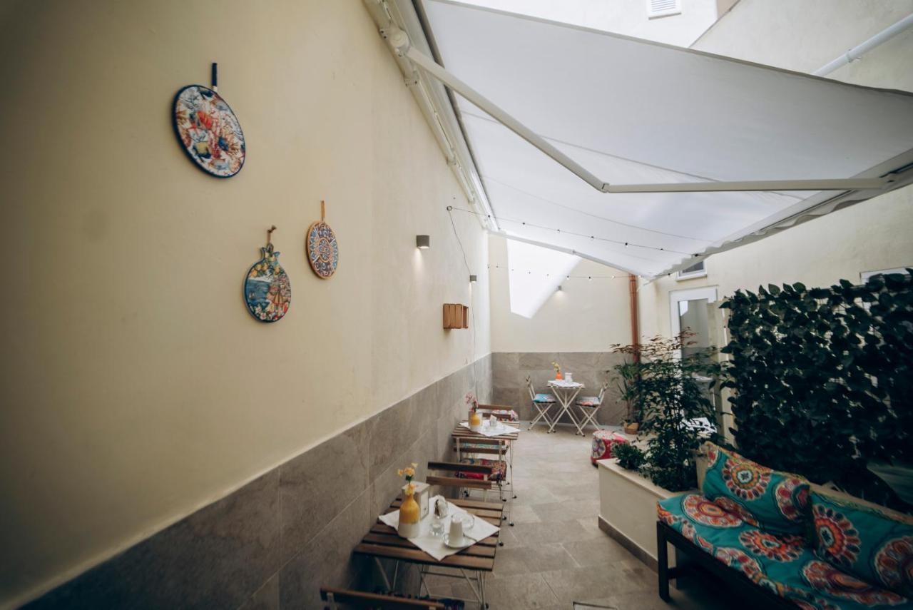 Dimora Fantasia Charme B&B Bari Ngoại thất bức ảnh